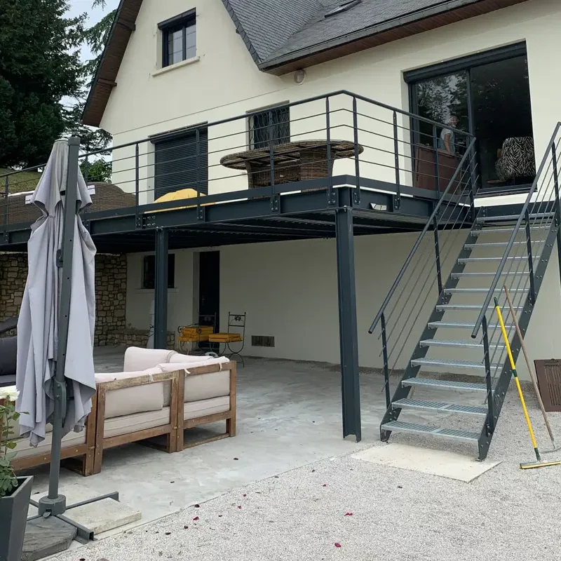 Terrasse de 40m² sur pilotis avec plancher béton